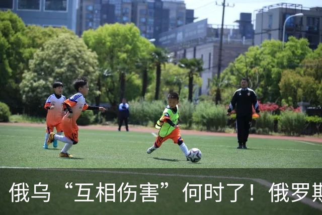 俄乌“互相伤害”何时了！俄罗斯多地遭大规模无人机袭击，圣彼得堡机场停飞；乌克兰多地变电站遇袭，数万户家庭断电